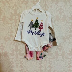 NWT Crown & Ivy Little Girl Christmas Set With Headband Size 6 Months